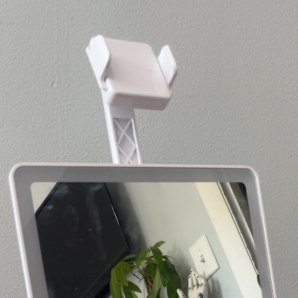 Light up Makeup Mirror with Attached Storage - Picture 3 of 4